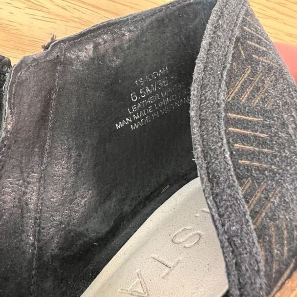 1 State Iddah Booties Women's 6.5 Black Perforated Leather Cutaway Ankle - Picture 7 of 13